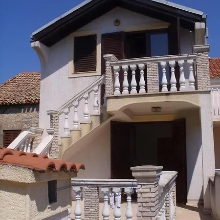 Apartman In With Balcony, W-lan, Washing Machine Zlarin
