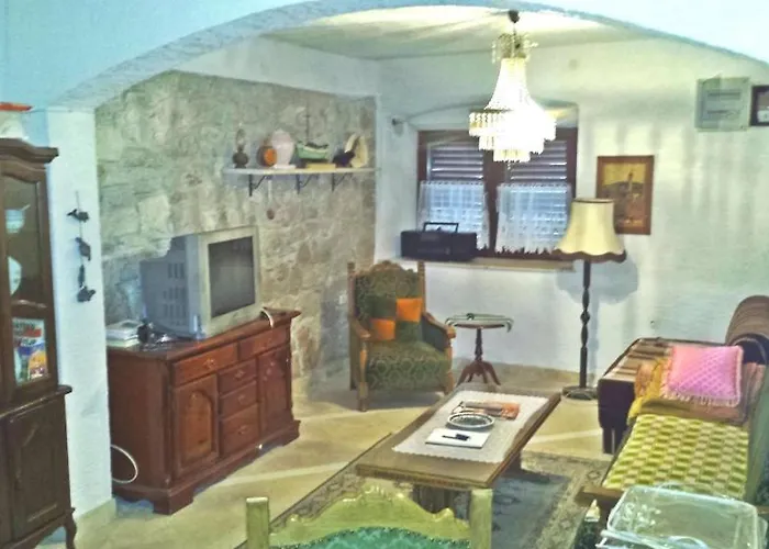 דירה In With Balcony, W-lan, Washing Machine זלארין